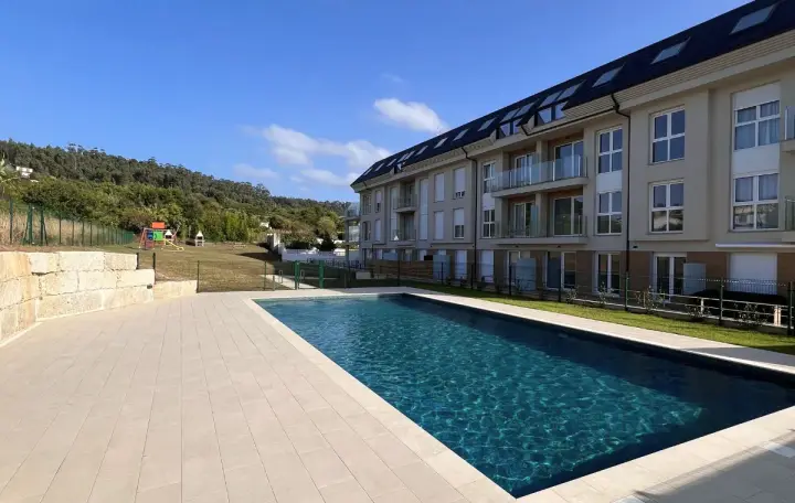 Piso con terraza en urbanización con piscina en Espasante, foto 6